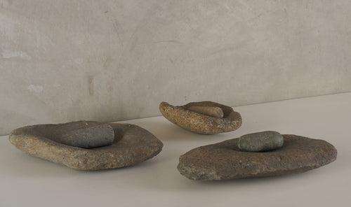 NATIVE AMERICAN GRINDING STONE(S) / METATE & MANO